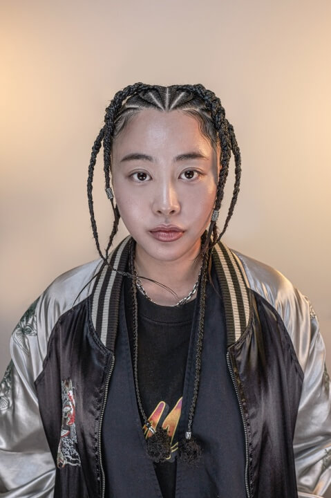 Here is a picture of a women's hairstyle.